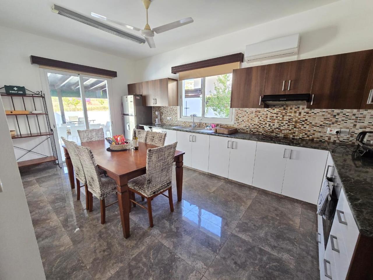 Michael Angelo Villa Paphos Bagian luar foto